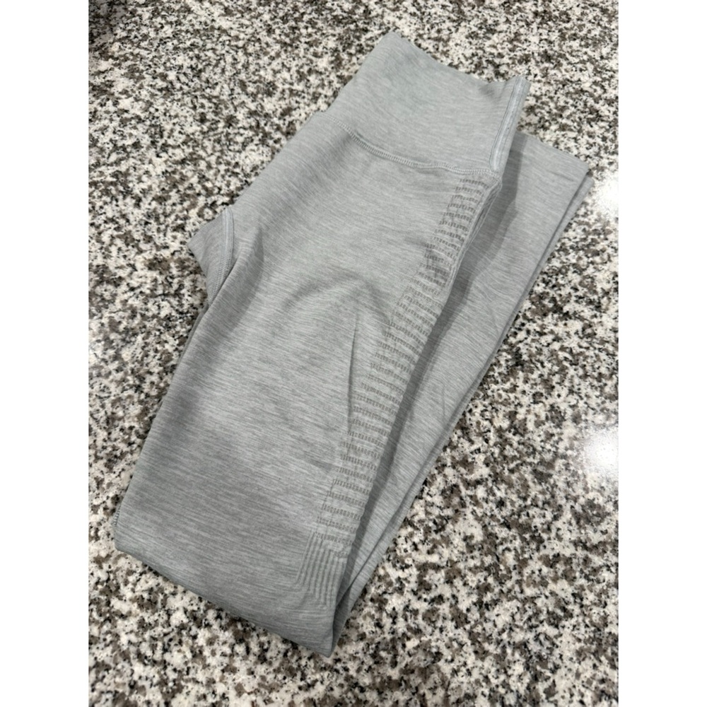 Alphalete Halo leggings in Cloud Gray